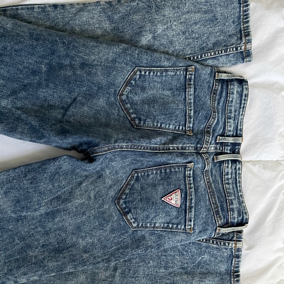 Guess Jeans - Picture 2 of 3